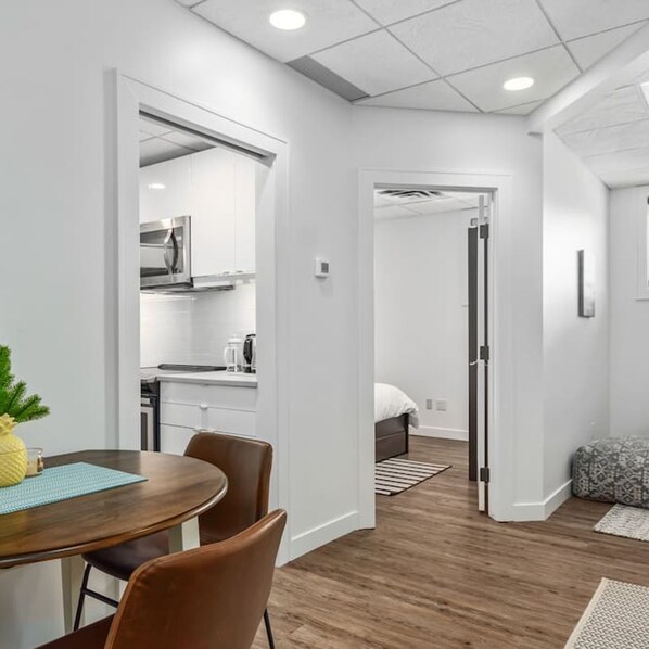 1 bedroom, Internet - The Mountain Loft in Canmore (Canmore)