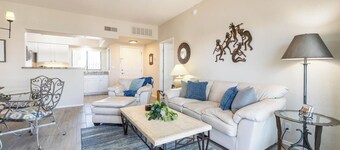 Scenic Snowbird Nest w/ Heated Pool and Hot Tub!