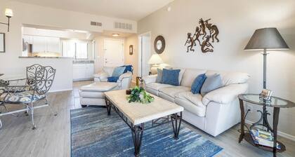 Scenic Snowbird Nest w/ Heated Pool and Hot Tub!