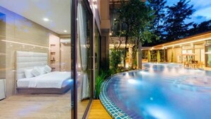 A modern hotel room with a glass wall, a bed, and a view of an infinity pool. - TreeScape Resort Chiang Mai (Hang Dong)