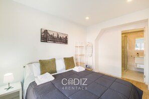 Iron/ironing board, free WiFi, bed sheets - AVENTURERO Apartment by Cadiz4Rentals (Cádiz)