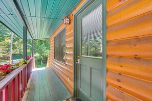Exterior detail - 3 Mi to Lake Santeetlah! Rustic Apt w/ Decks (Robbinsville)