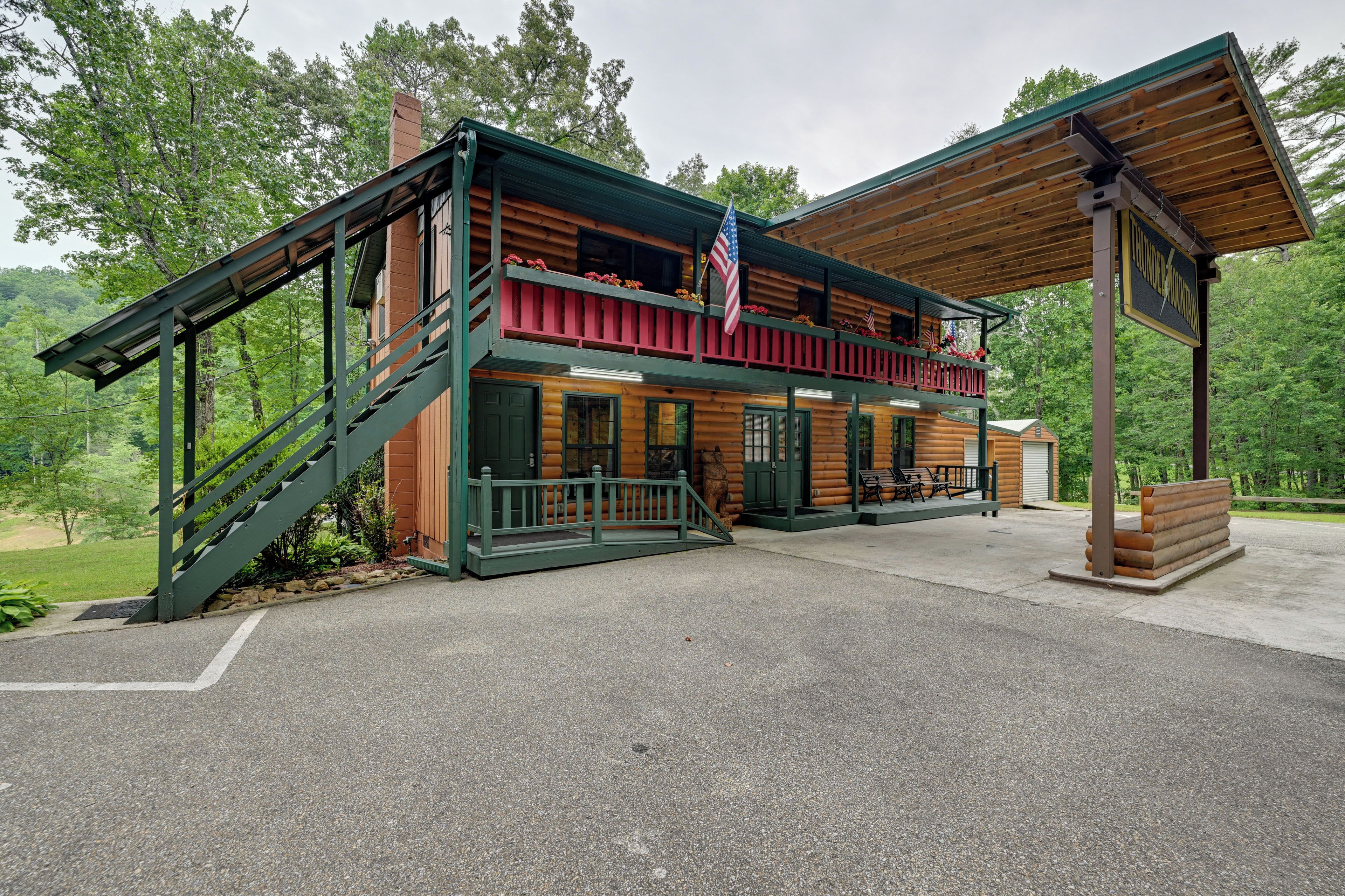 Robbinsville Vacation Rental | 2BR | 1BA | 1,200 Sq Ft | 1 Flight of Stairs