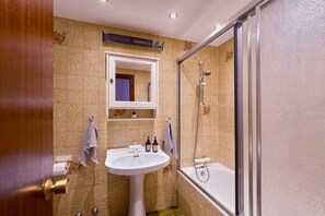 Superior Apartment, 2 Bedrooms, Sea View | Bathroom - Solaga - Balcon de Europa (Nerja)