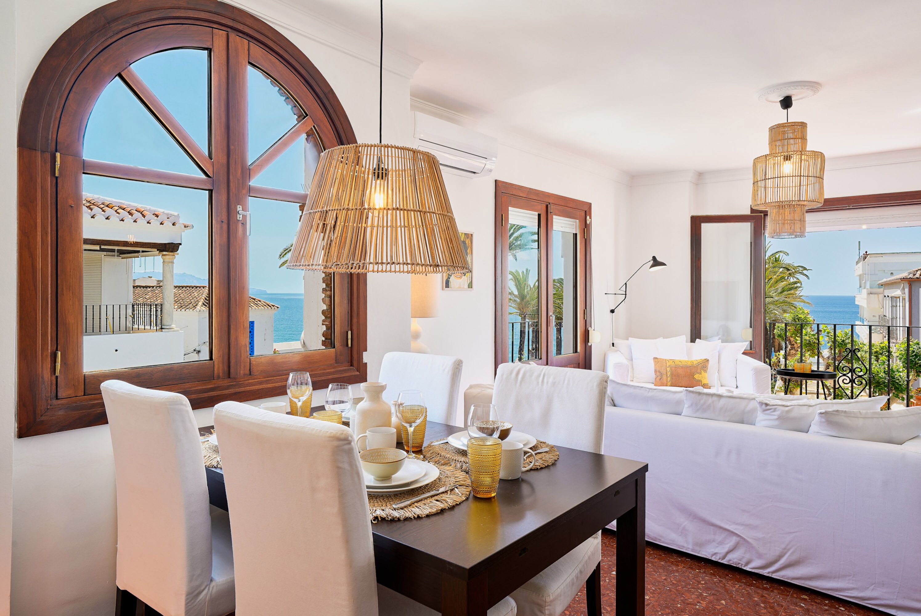 Superior-Apartment, 2 Schlafzimmer, Meerblick | Wohnbereich | Fernseher