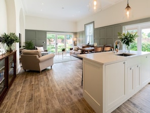Interior - School House – Victorian elegance by the river with parking - Pass the Keys (Shrewsbury)