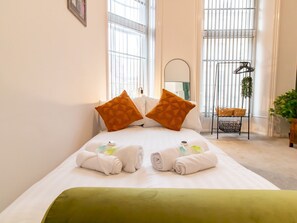 Iron/ironing board, free WiFi, bed sheets