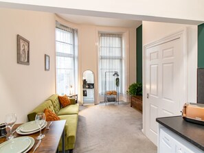 TV - Modern Studio Apartment in Newcastle - Pass the Keys (Newcastle)