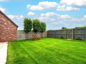 Property grounds - *Cosy, peaceful and modern ground floor apartment* - Pass the Keys (Shrewsbury)