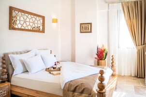 Superior Triple Room, 1 Bedroom, Smoking, Pool View | Egyptian cotton sheets, premium bedding, down comforters