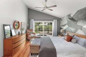 3 bedrooms, desk, iron/ironing board, travel cot - Charming Canal-Front Home with Gulf Access in Port Charlotte, FL (Port Charlotte)