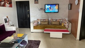 Living room - Apartment With Swimming Pool and sea a few Meters Away (Casablanca)