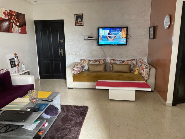 Living room - Apartment With Swimming Pool and sea a few Meters Away (Casablanca)