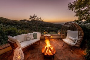 Property grounds - Panoramic Farmhouse with Pool and Amazing Views (Monsummano Terme)