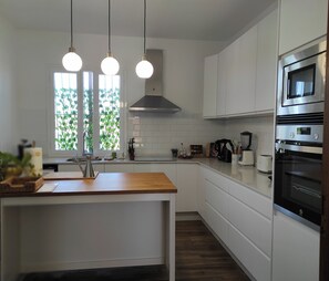 Micro-ondas, fogão, cooktop, lava-louças