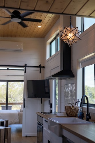 Unit #5 - Modern Tiny Home in the heart of TX Wineries