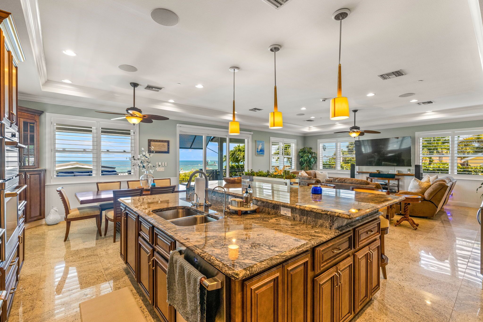 ثلاجة، ميكروويف، فرن، موقد طهي مسطح