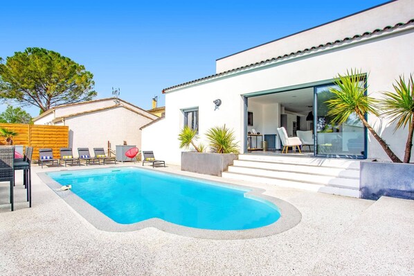Pool - Villa Manade by Villa Plus (Le Cailar)