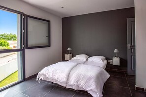 5 bedrooms, iron/ironing board, free WiFi, bed sheets