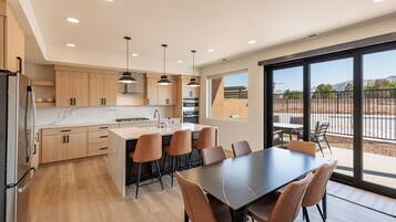 House, Multiple Beds (Far Above Par) | Dining