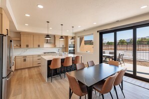 House, Multiple Beds (Far Above Par) | Dining