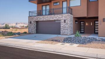 House, Multiple Beds (Far Above Par) | Exterior