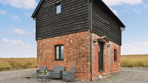 Exterior - 1 bedroom accommodation in Nether Wallop, Stockbridge (Nether Wallop, Stockbridge)