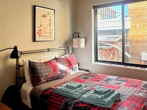 2 bedrooms, desk, iron/ironing board, travel cot