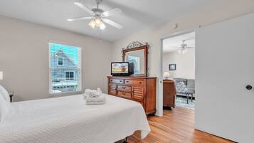 3 bedrooms, iron/ironing board, free WiFi