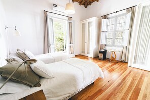 1 bedroom, premium bedding, free WiFi, bed sheets