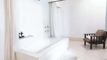 Quadruple Suite, Garden View | Bathroom