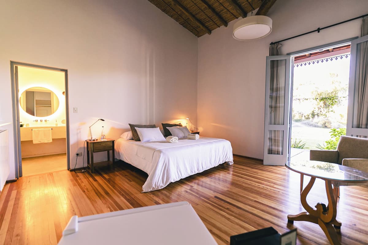 Deluxe suite, uitzicht op tuin | 1 slaapkamer, luxe beddengoed, gratis wifi, beddengoed