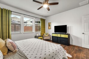 3 chambres, fer et planche à repasser, Wi-Fi, draps fournis