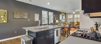 Cozy Retro Hideaway with Hot Tub