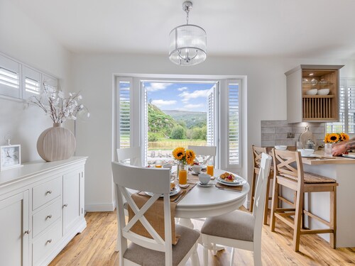 3 bedroom accommodation in Brynrefail, Nr Caernarfon