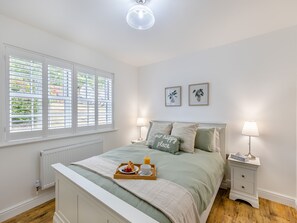 3 bedrooms, free WiFi, bed sheets - 3 bedroom accommodation in Brynrefail, Nr Caernarfon (Brynrefail, Nr Caernarfon)