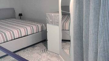 1 chambre, fer et planche Ă repasser, Wi-Fi, draps fournis