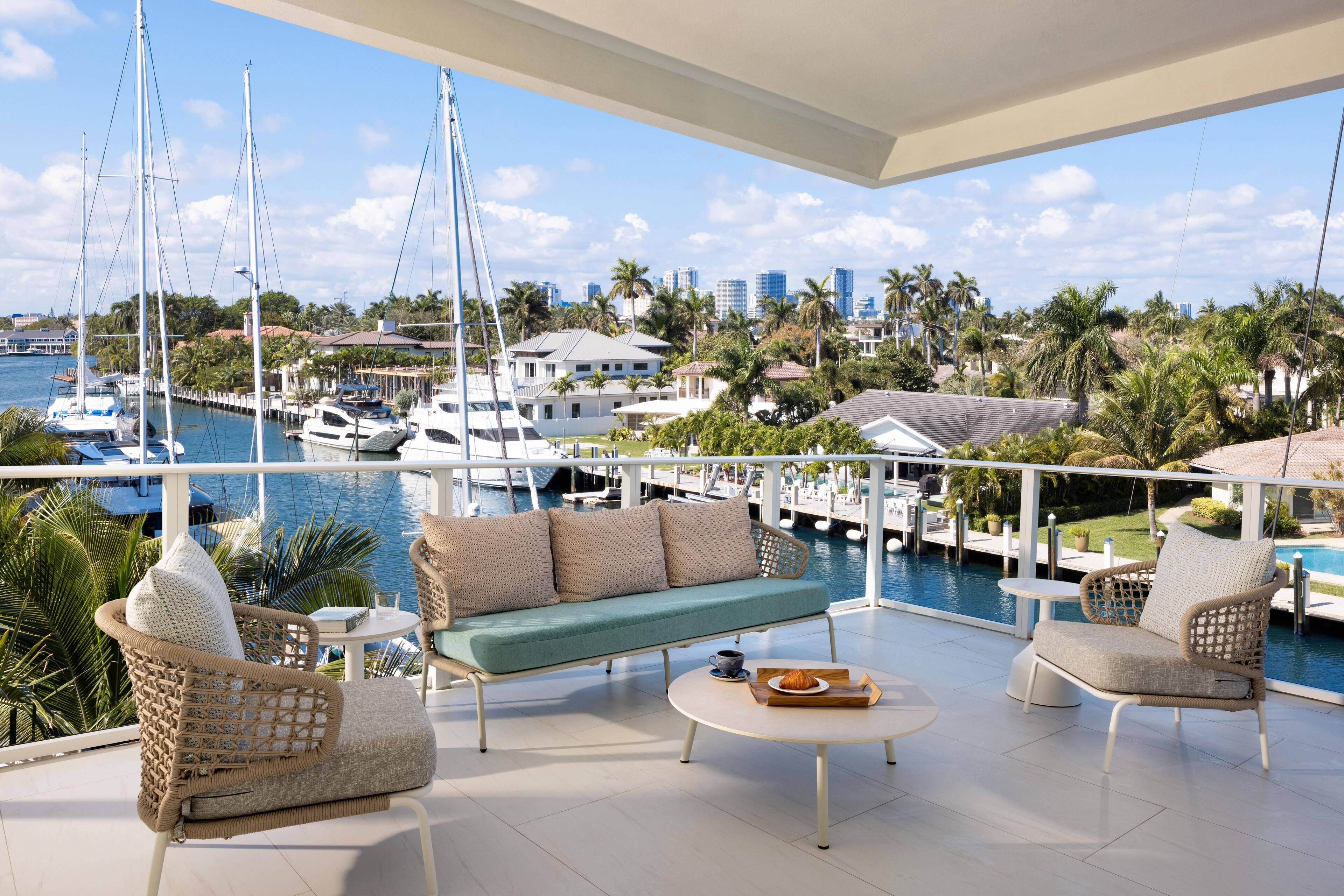 別墅, 1 張特大雙人床及 1 張梳化床 (Harbour, Corner View) | 陽台