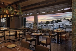 9 restaurants, dinner served - Pier Sixty-Six (Pier 66) (Fort Lauderdale)