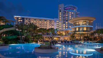 3 Außenpools, Cabañas (gegen Gebühr), Sonnenschirme