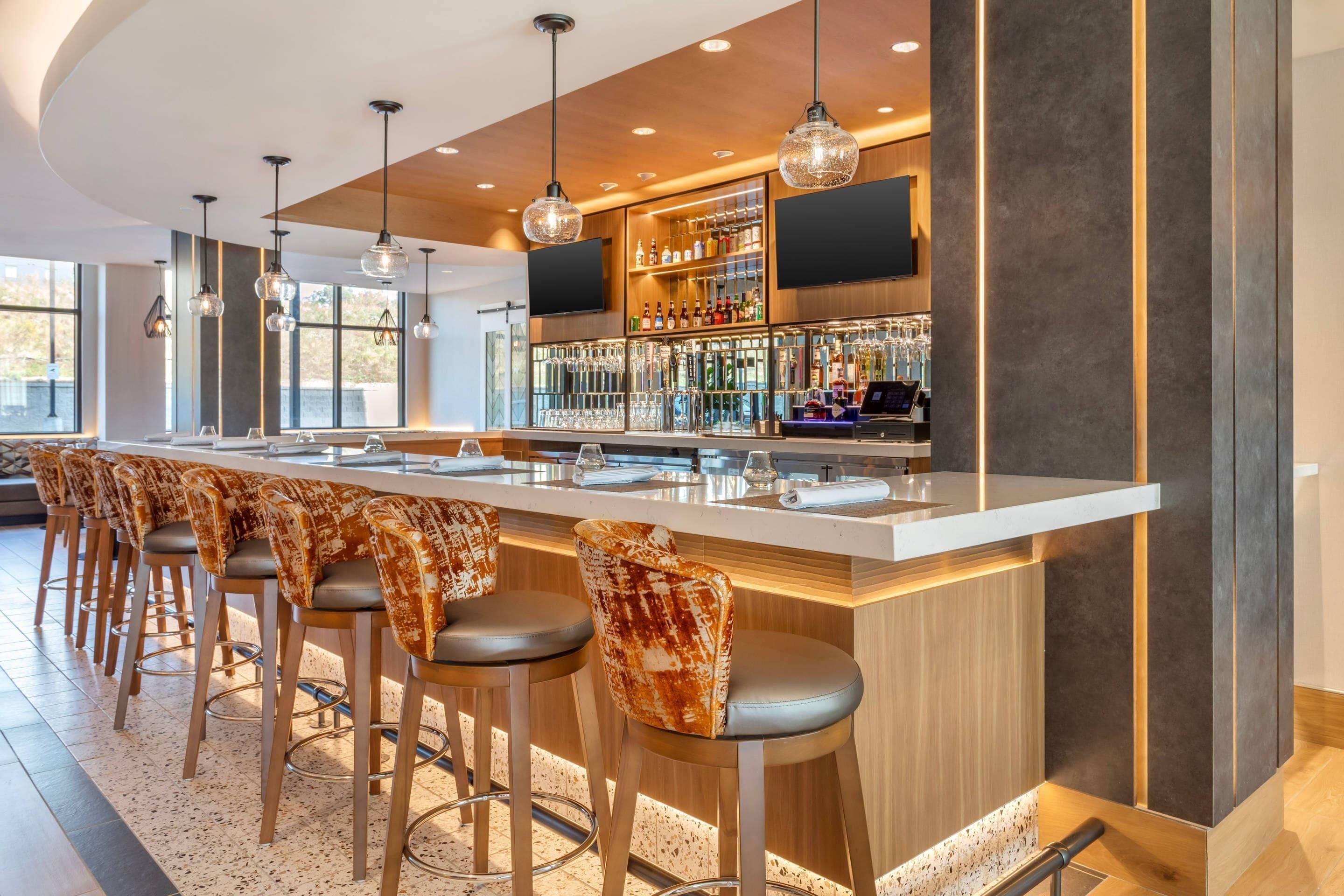 Serves breakfast and dinner