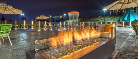 Sesongbasert utendørsbasseng og bassengparasoller