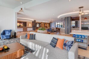 Lobby - Cambria Hotel Pigeon Forge (Pigeon Forge)