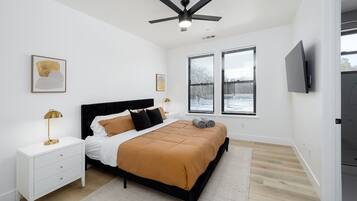 3 soverom, strykejern/-brett, wi-fi og sengetøy