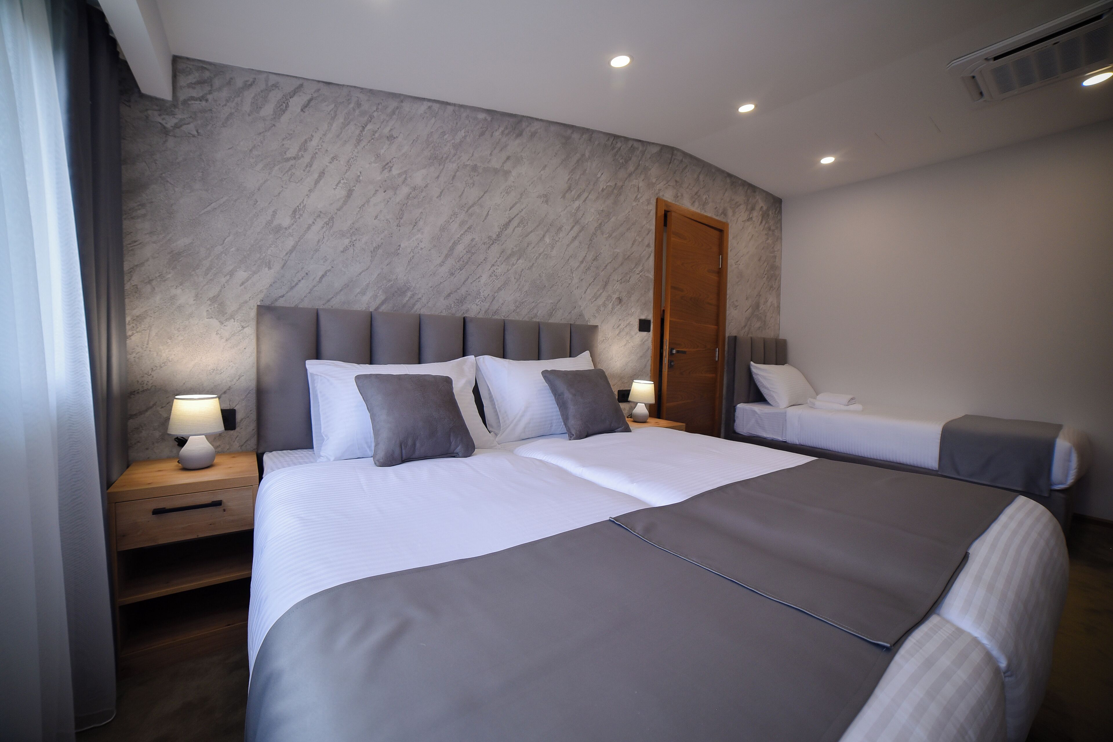 Deluxe Apartment, City View | Minibar, blackout drapes, soundproofing, WiFi (free)