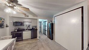 Fridge, microwave, oven, dishwasher - Intimate Silvercreek Studio by RedAwning (Snowshoe)