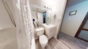 Shower, hair dryer, towels - Intimate Silvercreek Studio by RedAwning (Snowshoe)