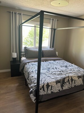 4 bedrooms, iron/ironing board, travel cot, free WiFi