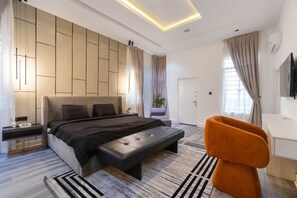 4 bedrooms, in-room safe, iron/ironing board, free WiFi - True Apartment, Modernly styled 4 bedroom duplex in Lekki  (Lekki)