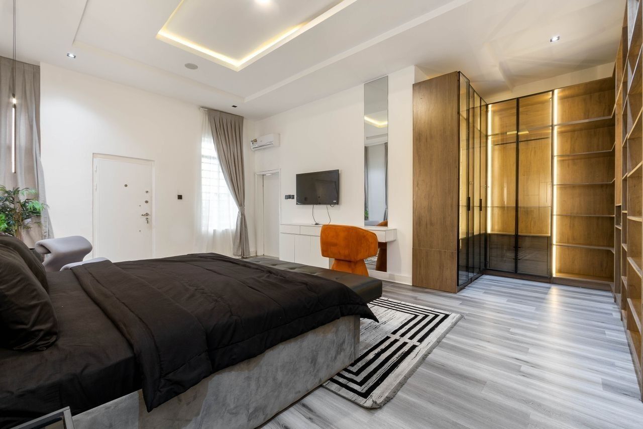 4 chambres, coffres-forts dans les chambres, fer et planche à repasser